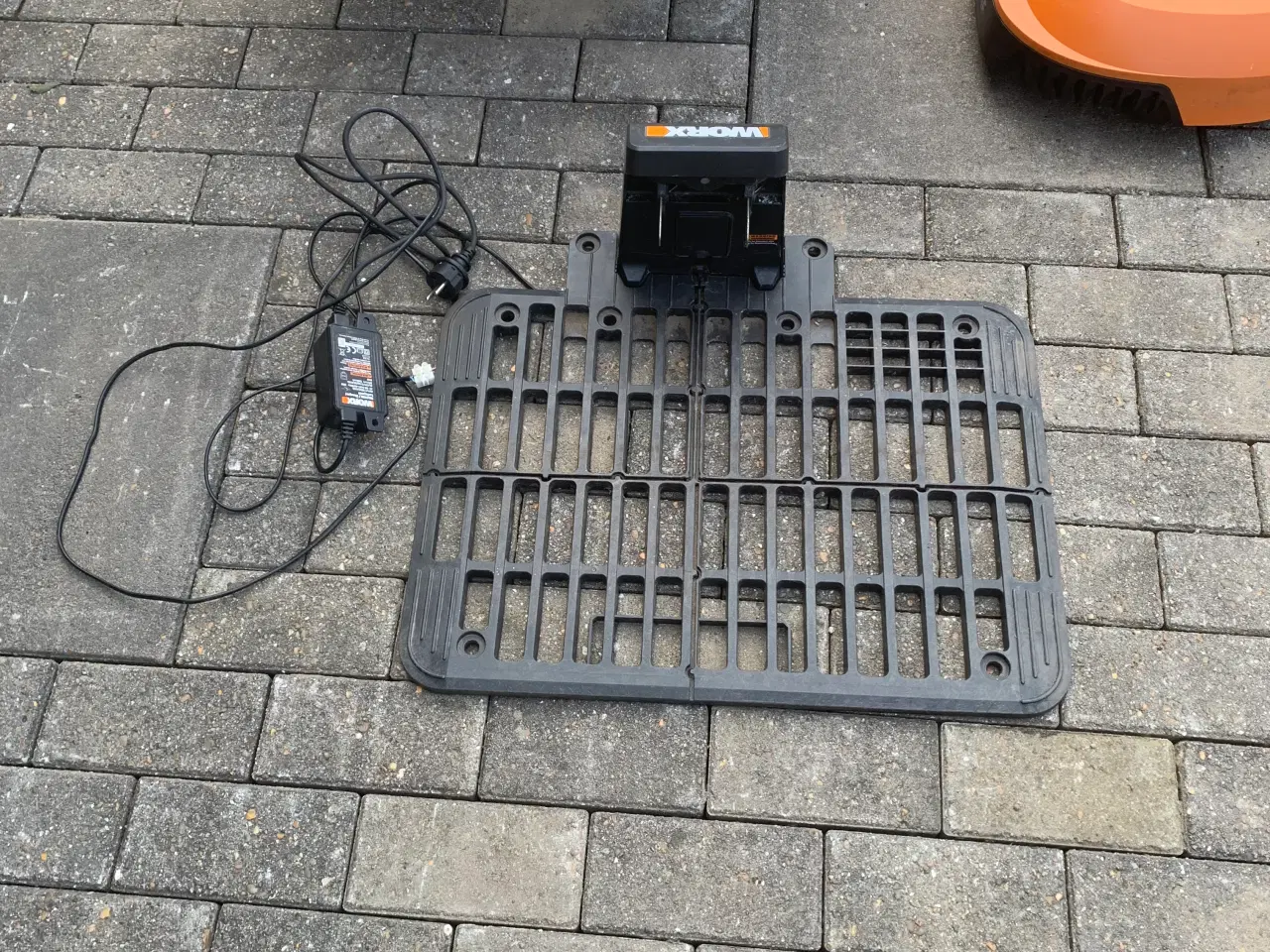 Billede 5 - Plæneklipper Worx 700 med garage