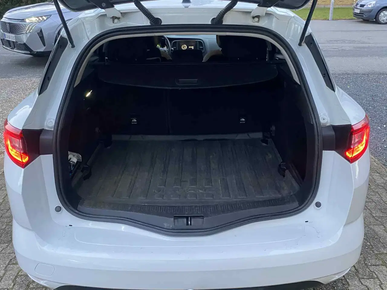 Billede 5 - NYSYNET Renualt Megane - Perfekt familievogn