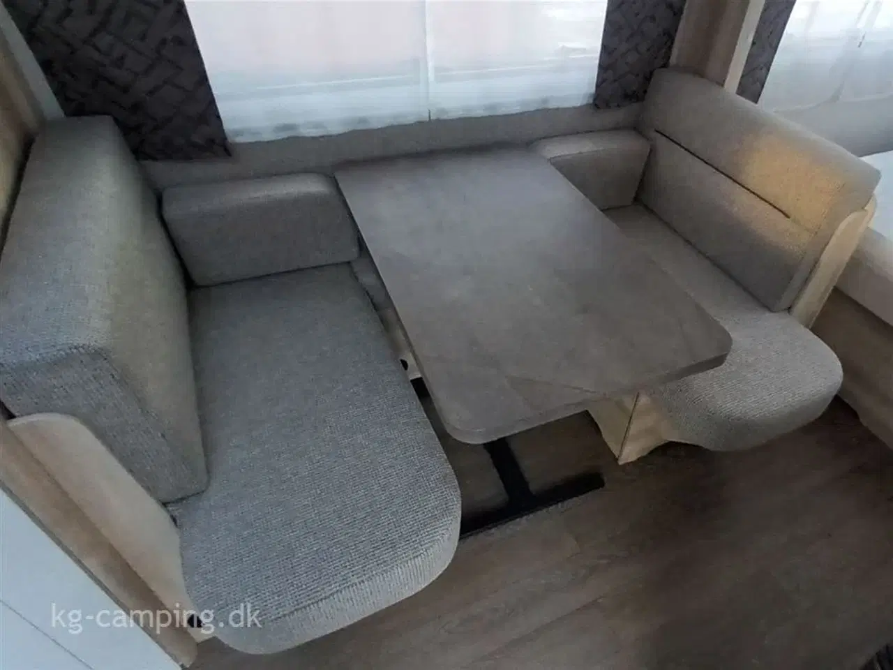 Billede 6 - 2025 - Hobby De Luxe 460 SFf   Populær rejsevogn med fritstående dobbeltseng. Kan opvejes til 1.500 KG.