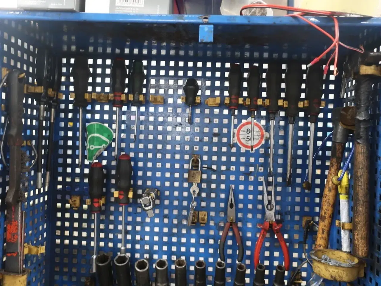 Billede 4 - Værkstedsvogn med indhold