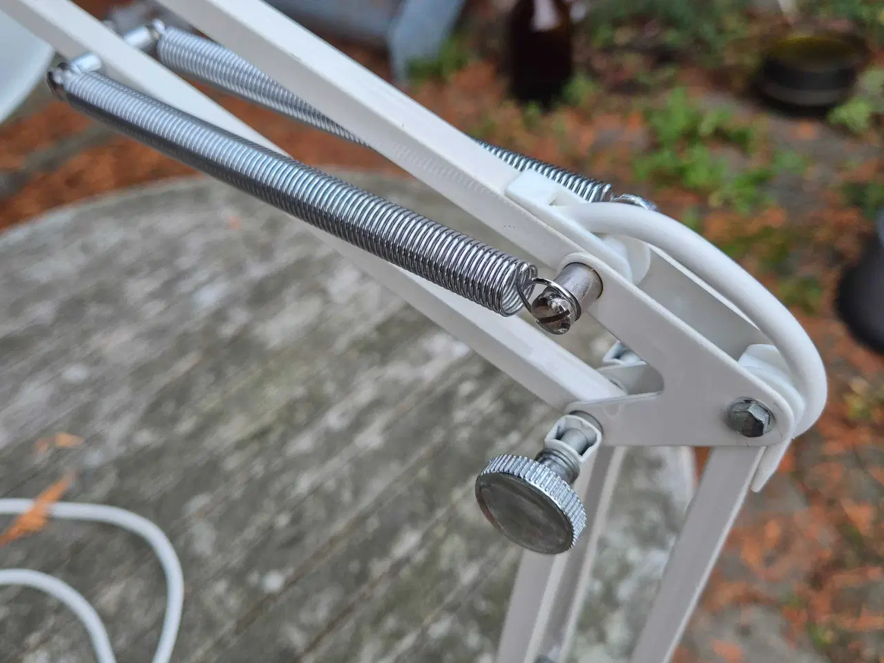 Billede 10 - Hvid arkitektlampe fra Luxo med parabolskærm