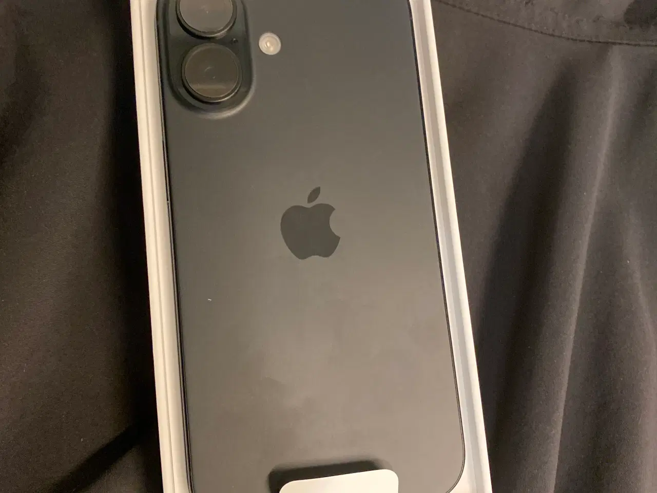 Billede 2 - iPhone 16, 128 GB - Sort