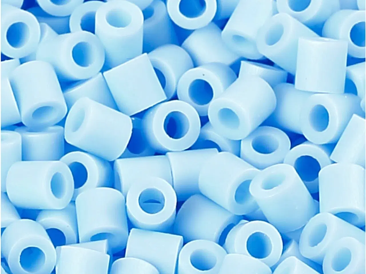 Billede 1 - PhotoPearls, str. 5x5 mm, hulstr. 2,5 mm, medium, lys blå (28), 6000stk./ 1 pk.
