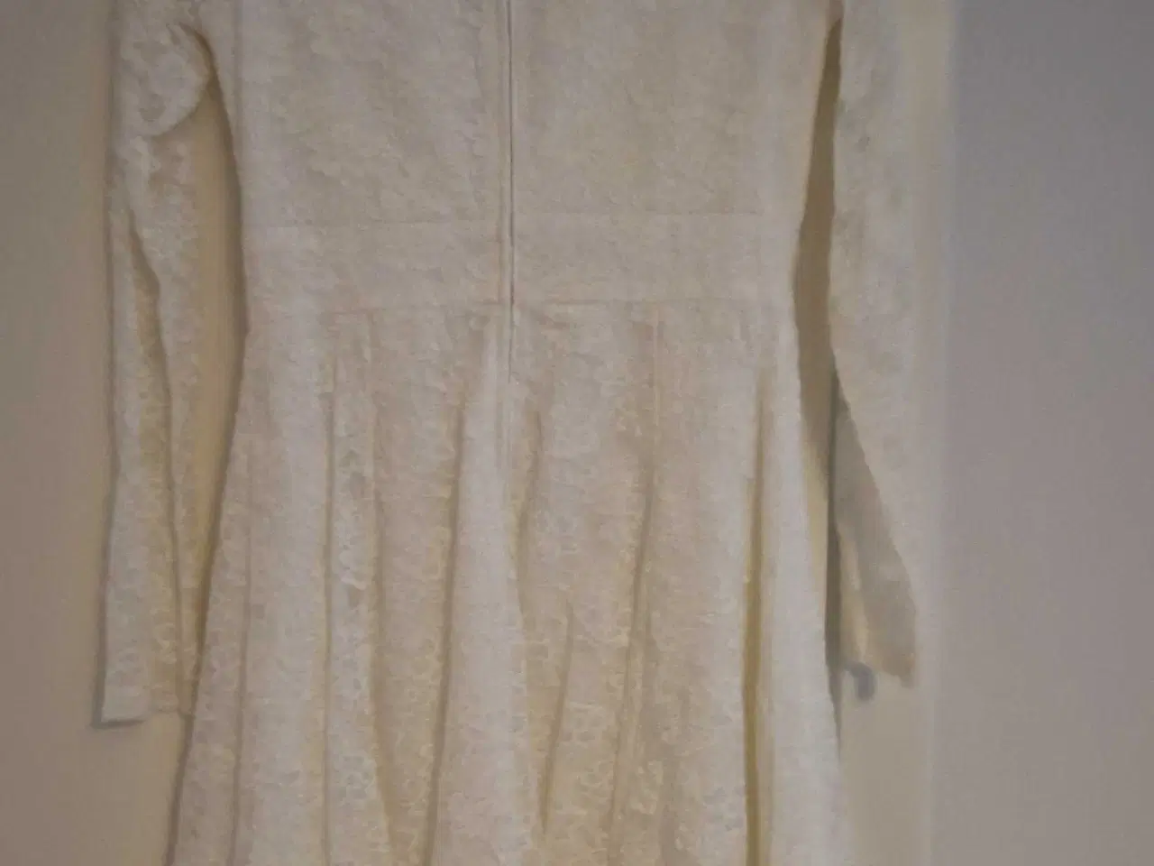 Billede 3 - Konfirmationskjolse str 36