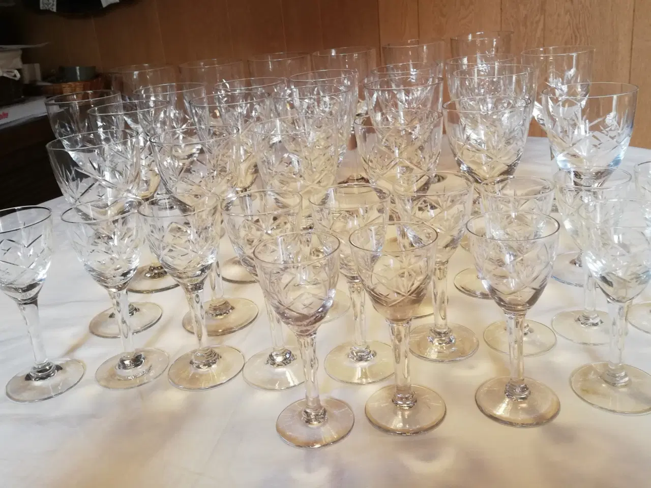 Billede 2 - Ulla glas rødvin, hvidvin og portvin