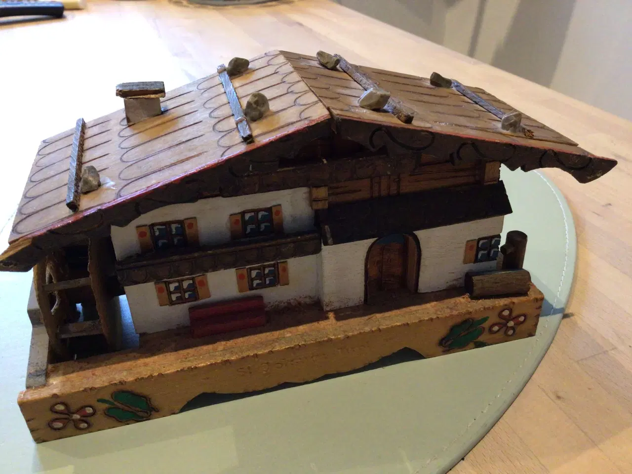 Billede 1 - Gammel østrigsk spilledåse/hus