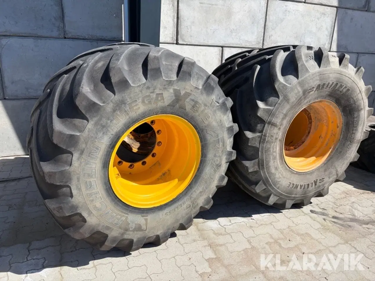 Billede 1 - Dæk Michelin & Alliance med fælge til gummiged 4 styk