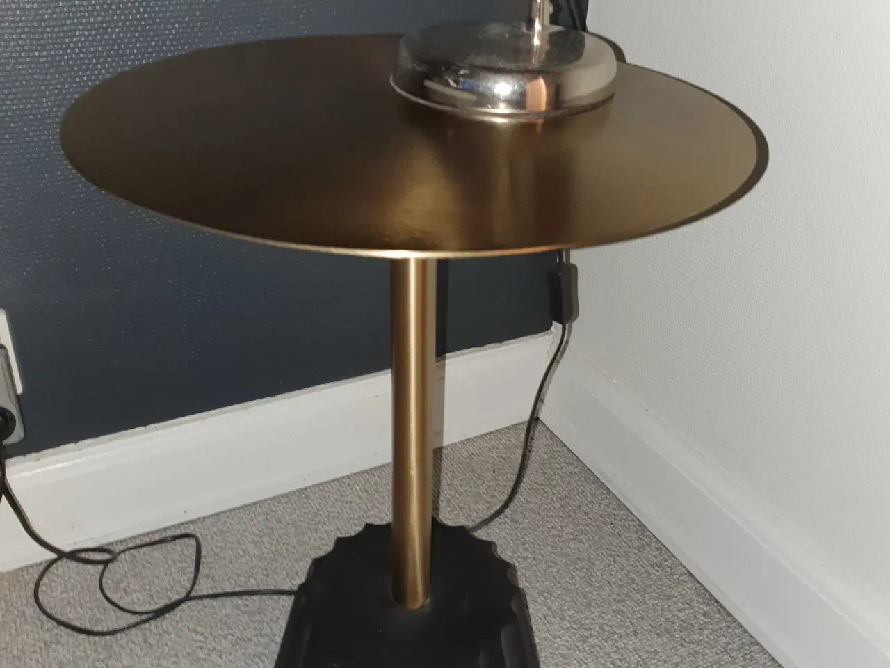 Billede 4 - Fint lille sidebord / sengebord.