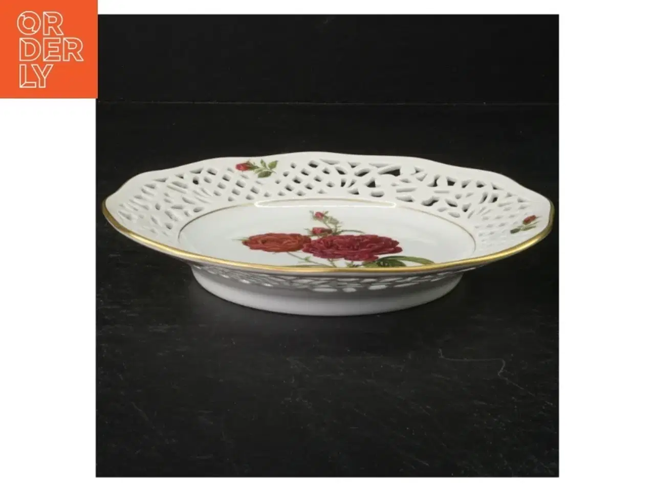 Billede 2 - Porcelænstallerkener med gennembrudt kant og rosendekoration fra Firkløveren