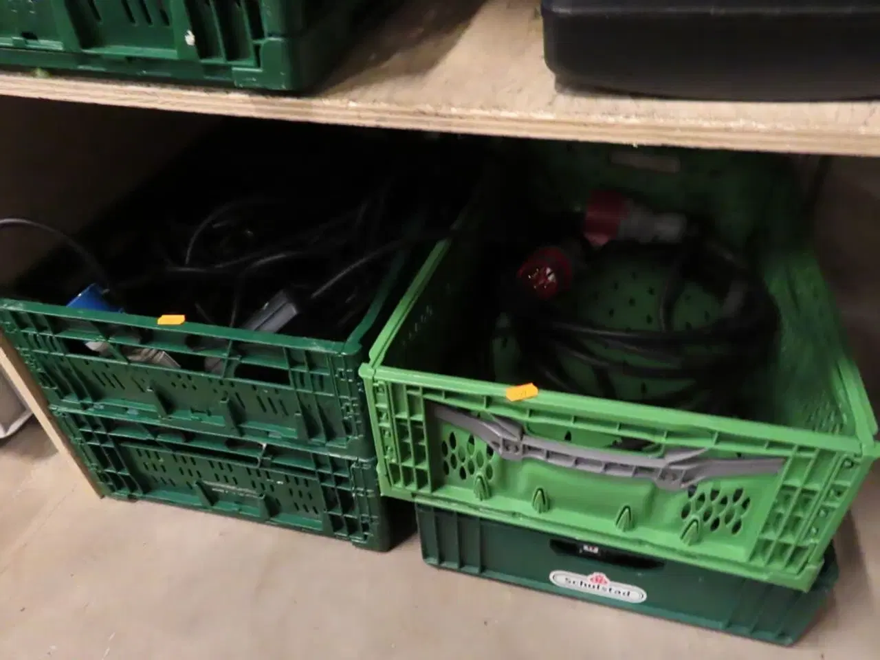 Billede 4 - Film, ledninger samt kabelskinner