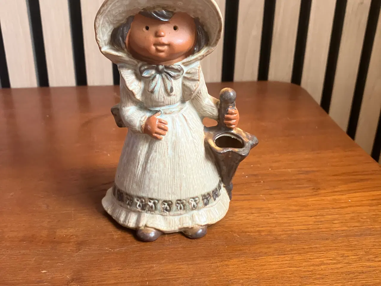 Billede 2 - Blomster pige i keramik