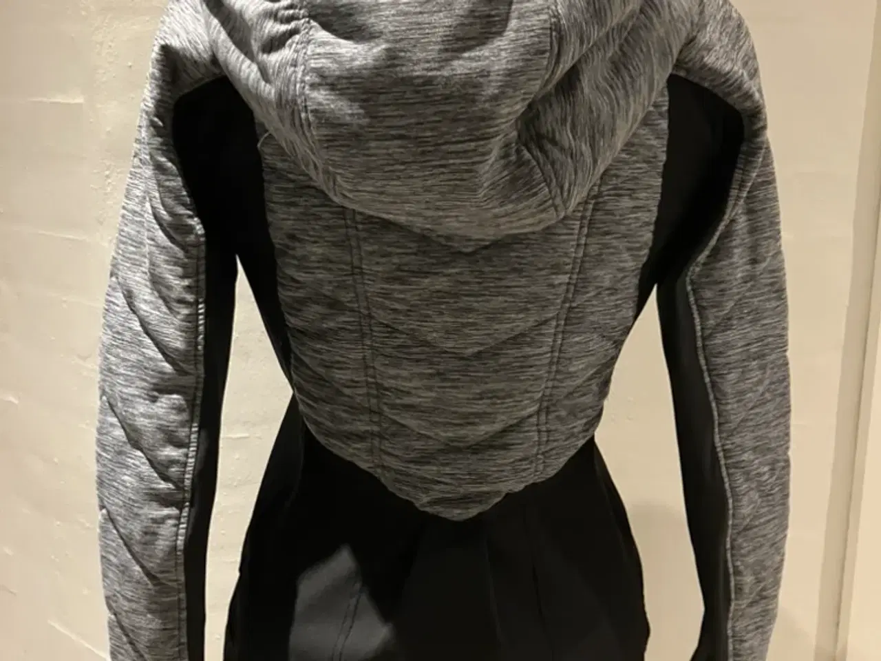 Billede 2 - The North Face jakke / trøje 