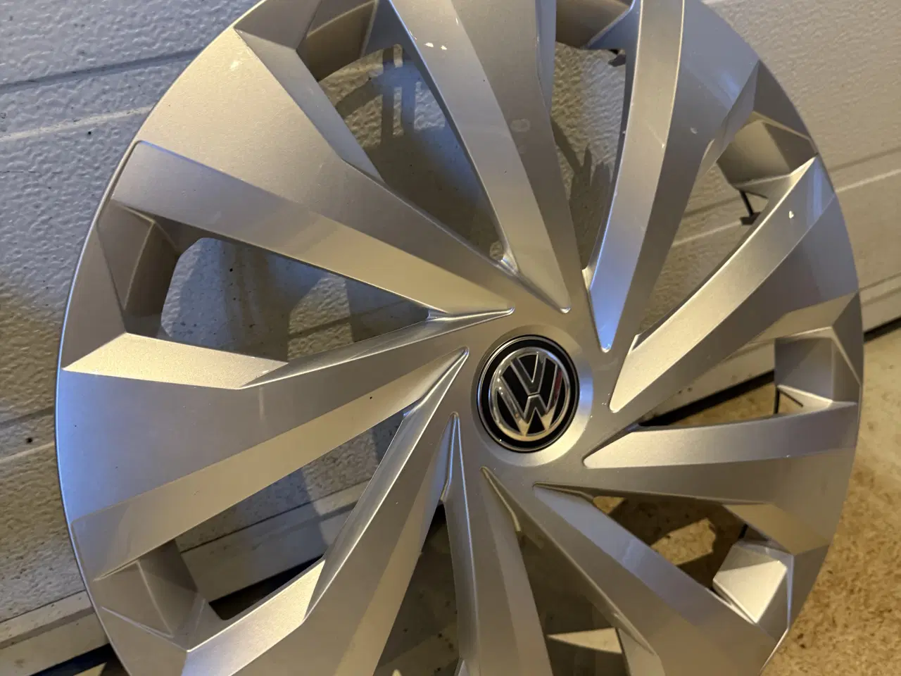 Billede 1 - Vinterhjul VW Polo med originale hjulkapsler