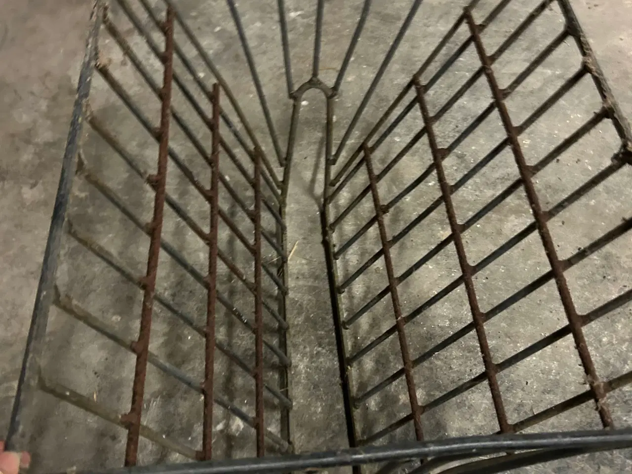 Billede 6 - Div Foder trug, hegn rulle og redskaner