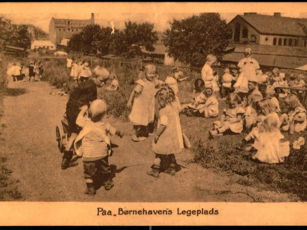 Billede 1 - Paa Børnehavens Legeplads - Sælges til fordel for Børnehaven Absalonsgade - u/n