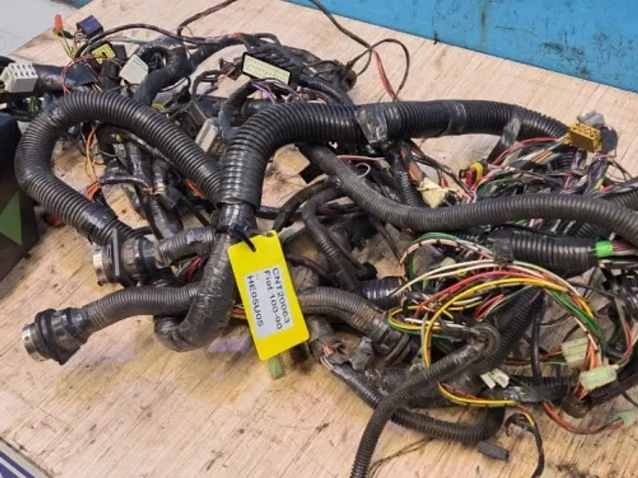 Billede 19 - New Holland TM115 Ledningsnet 82020899