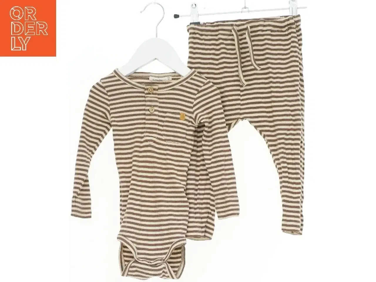 Billede 1 - Stribet langærmet bodystocking og bukser fra Lil atelier (str. 80)