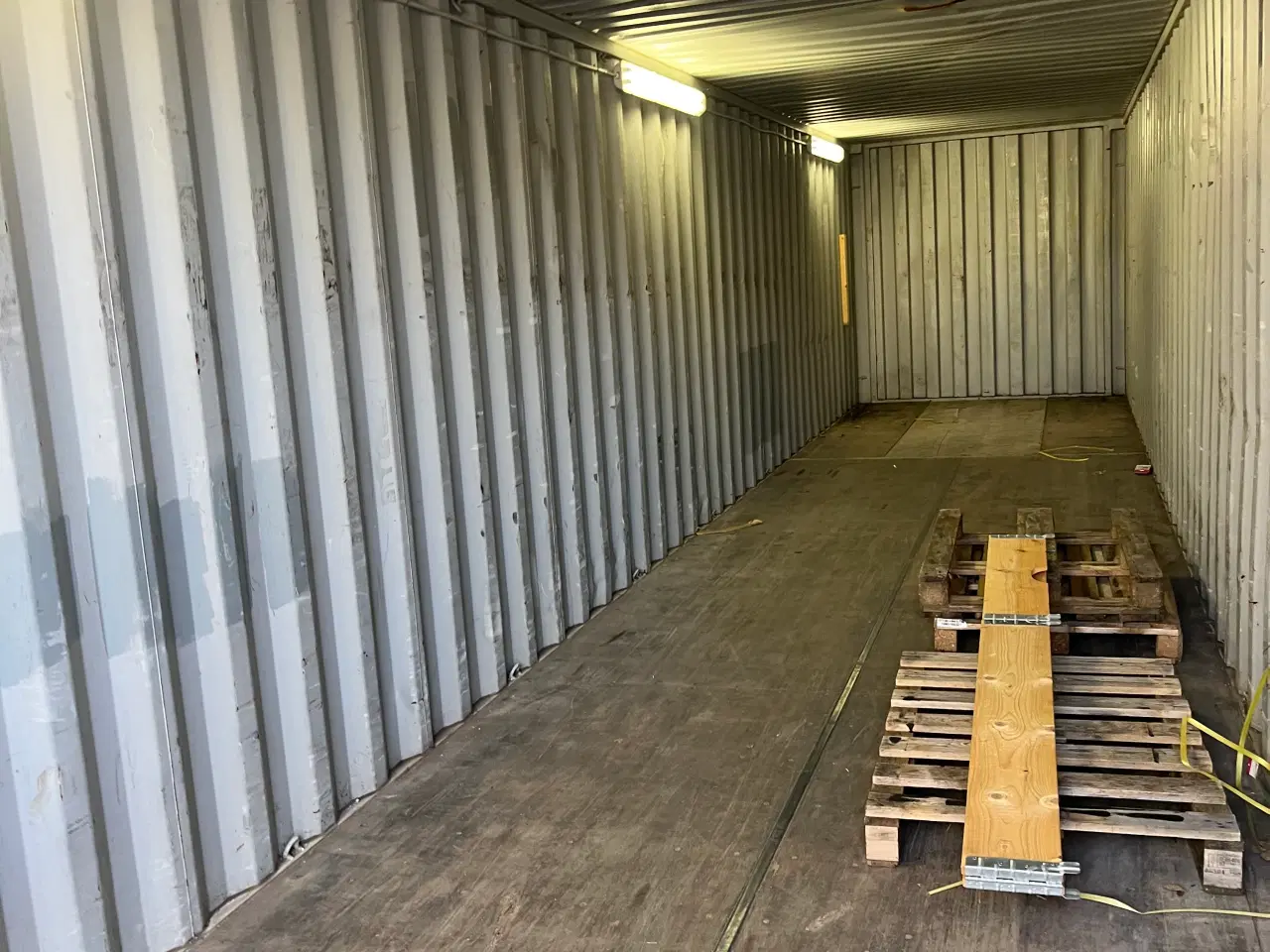 Billede 2 - 40 fods container med lys i