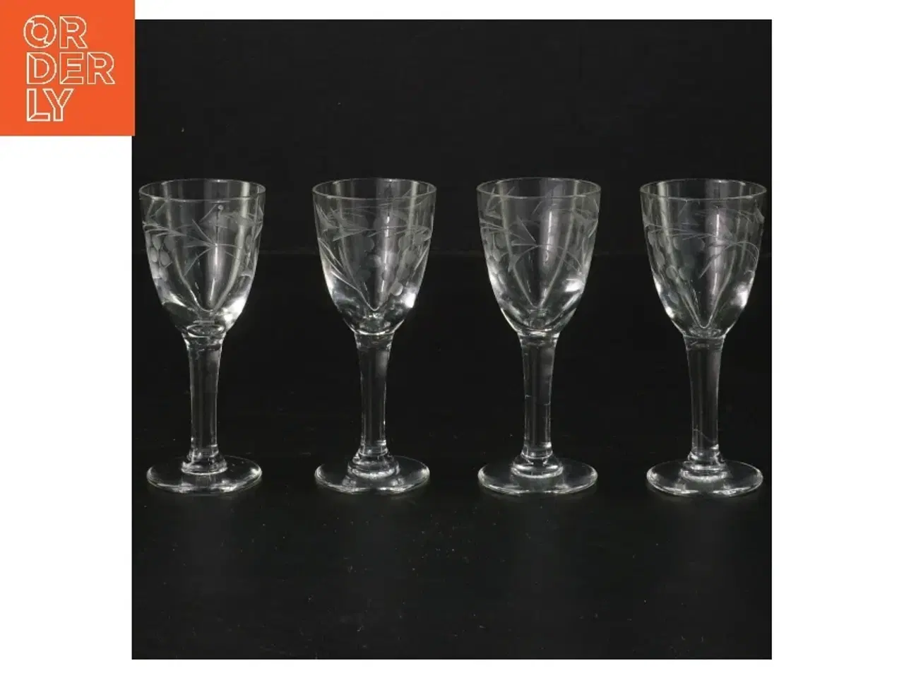 Billede 1 - Sæt med 4 vinglas (str. 9 cm)