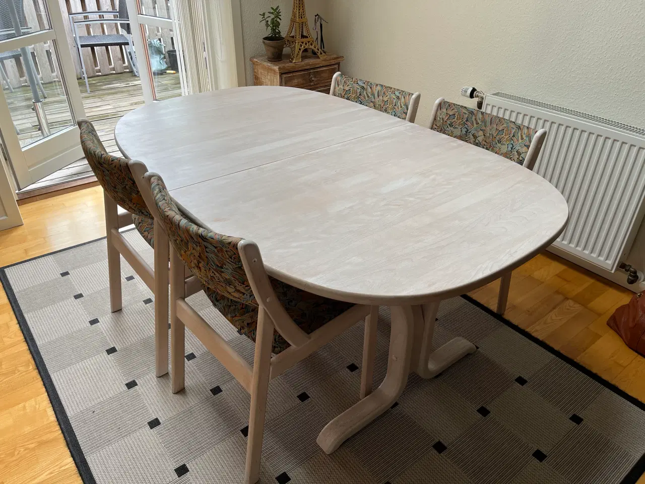 Billede 2 - Spisebord med 6 stole