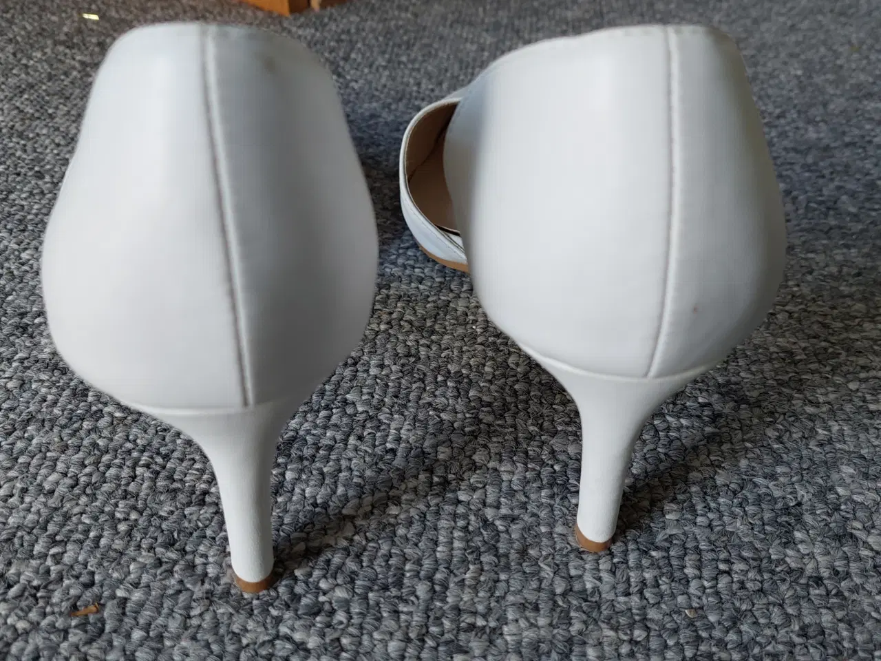 Billede 4 - hvid farve sko, str. 38