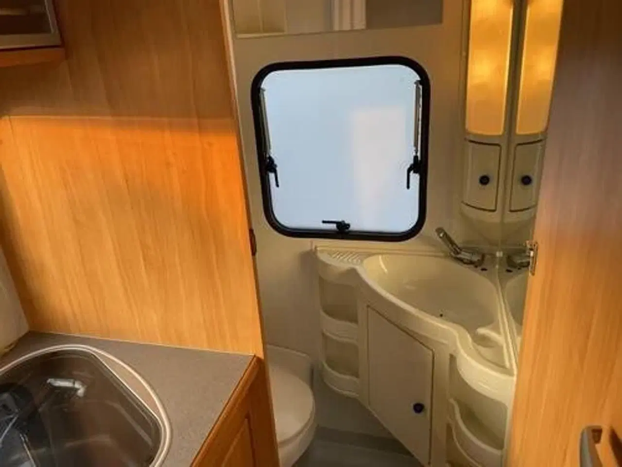 Billede 9 - Adria Adora 462 PS - Smugkig på Januar Tilbud - Spar 10.000