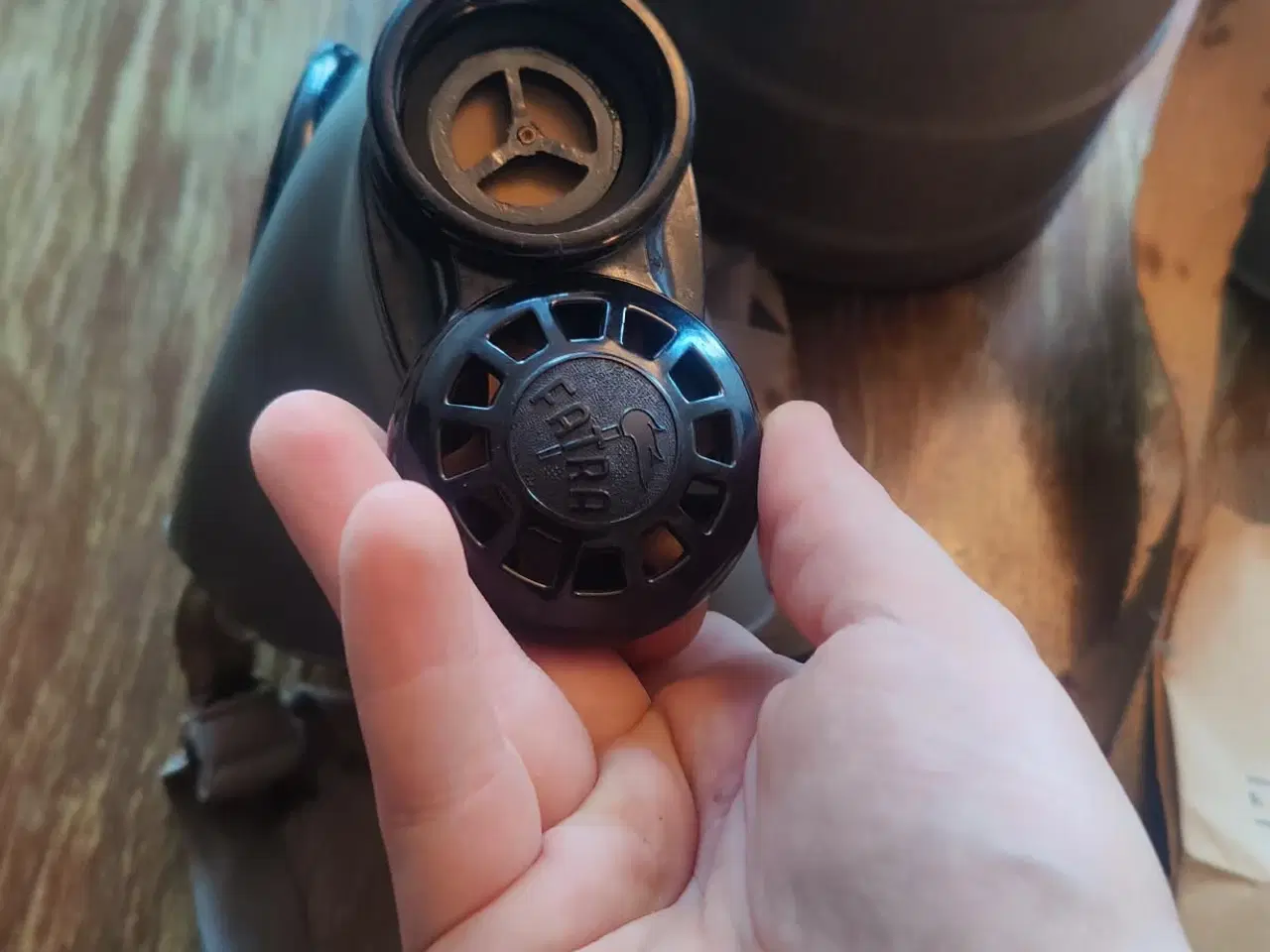 Billede 4 - Gasmaske 1939 + Gjellerup Sogns Avis fra 1943