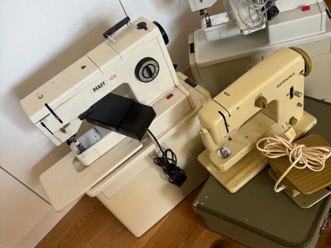Billede 1 -  2 pfaff symaskiner og 1 bernina symaskine 