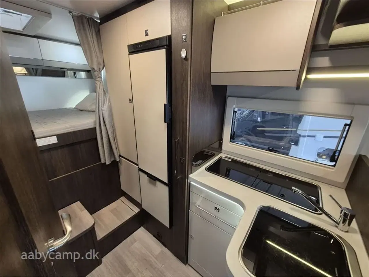 Billede 11 - 2022 - Benimar Tessoro 442   Nk. Pakke. automatgear. solcelle. 2x Agm Batterier. markise. udv. gasudtag. cykelstativ. sælges kun til cvr !!!