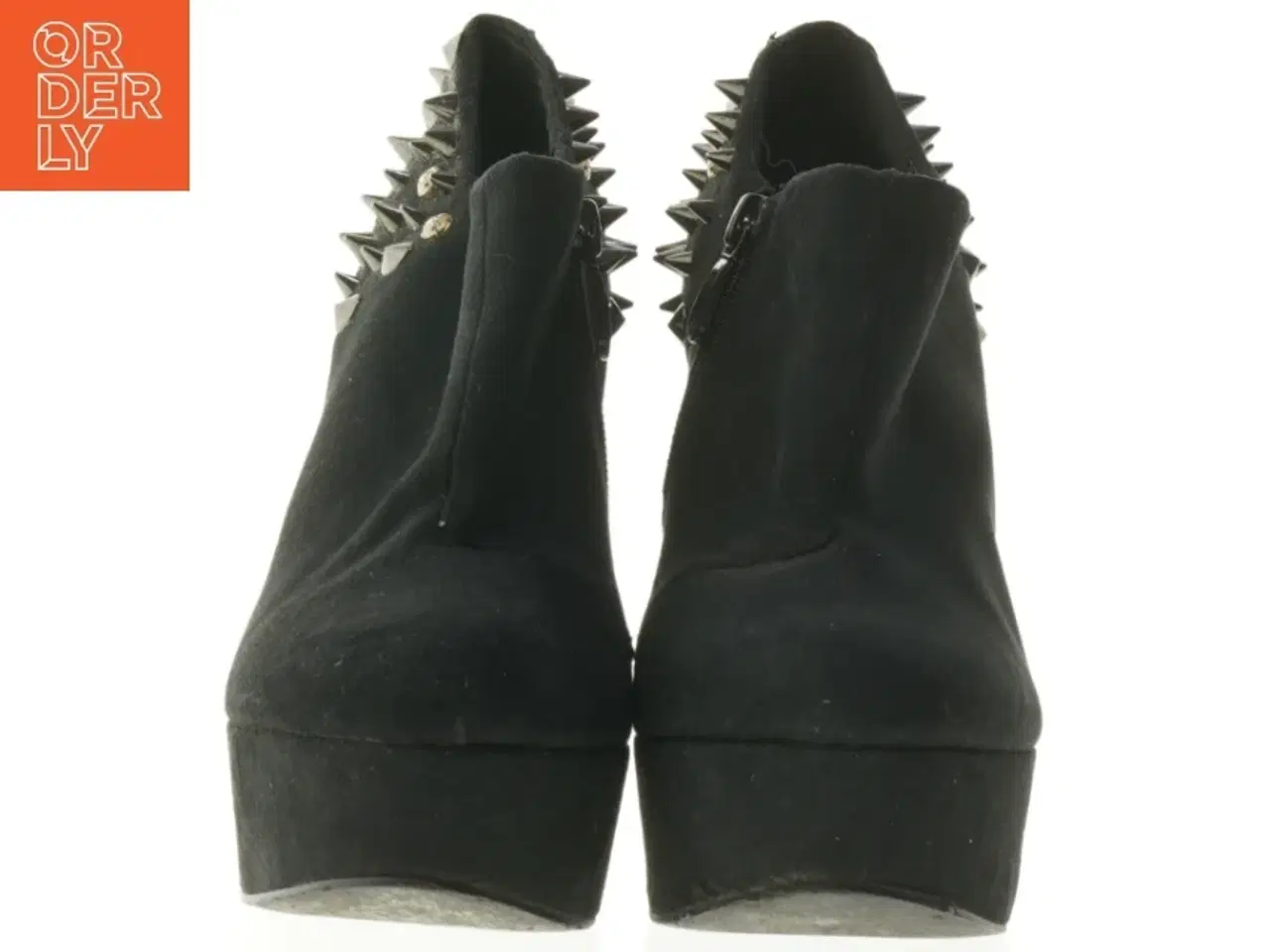 Billede 3 - Høje kilehæle med nitter fra Catwalk (str. 37 )