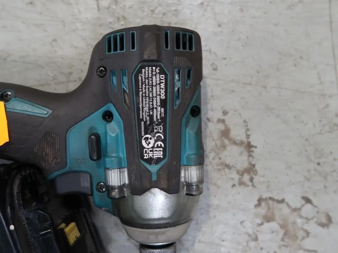 Billede 3 - Akku bore/skruemaskine MAKITA DTW300 med 2 stk. batterier