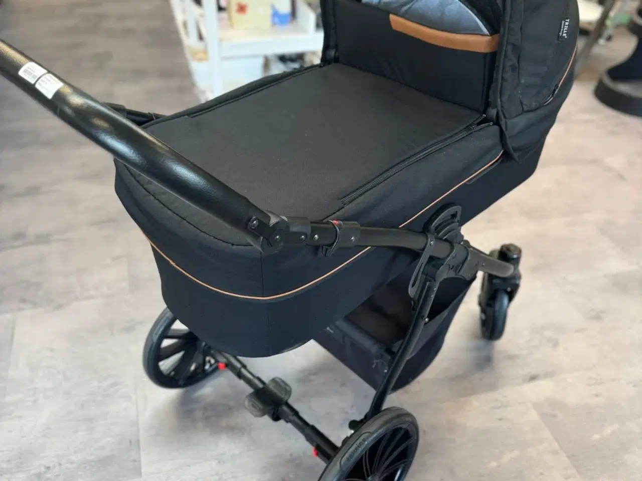 Billede 1 - Helt ny Trille Royal barnevogn 