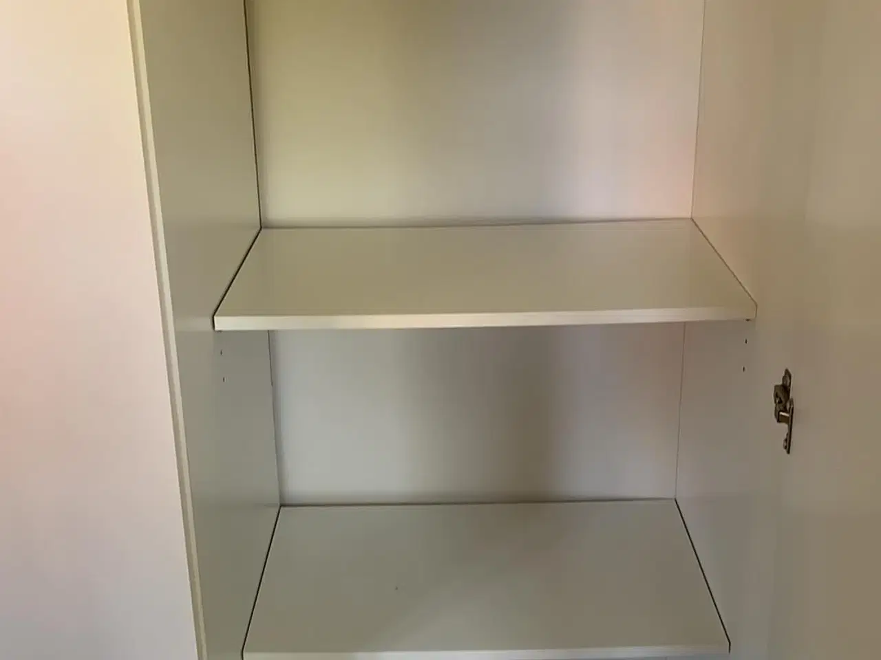 Billede 3 - Dombås garderobeskab fra IKEA