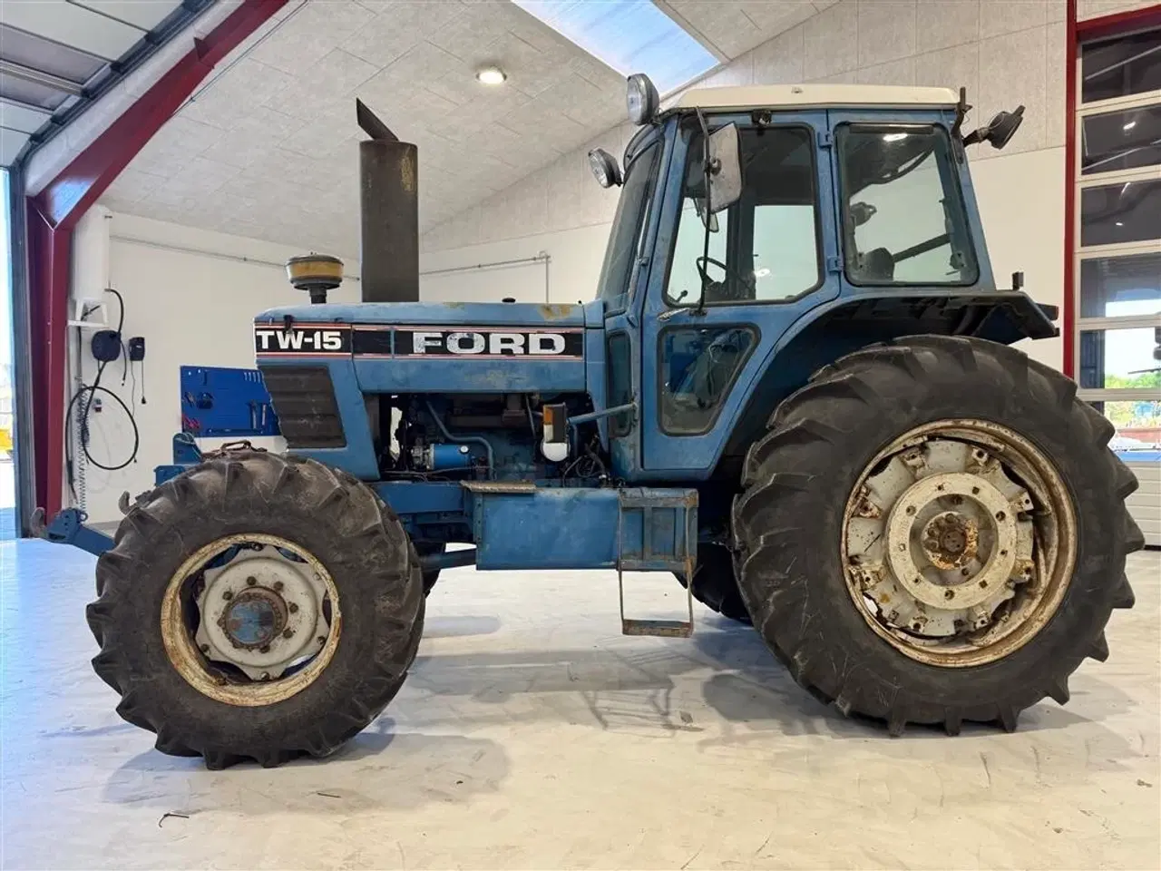 Billede 3 - Ford TW 15 MED NÆSTEN NYE DÆK!