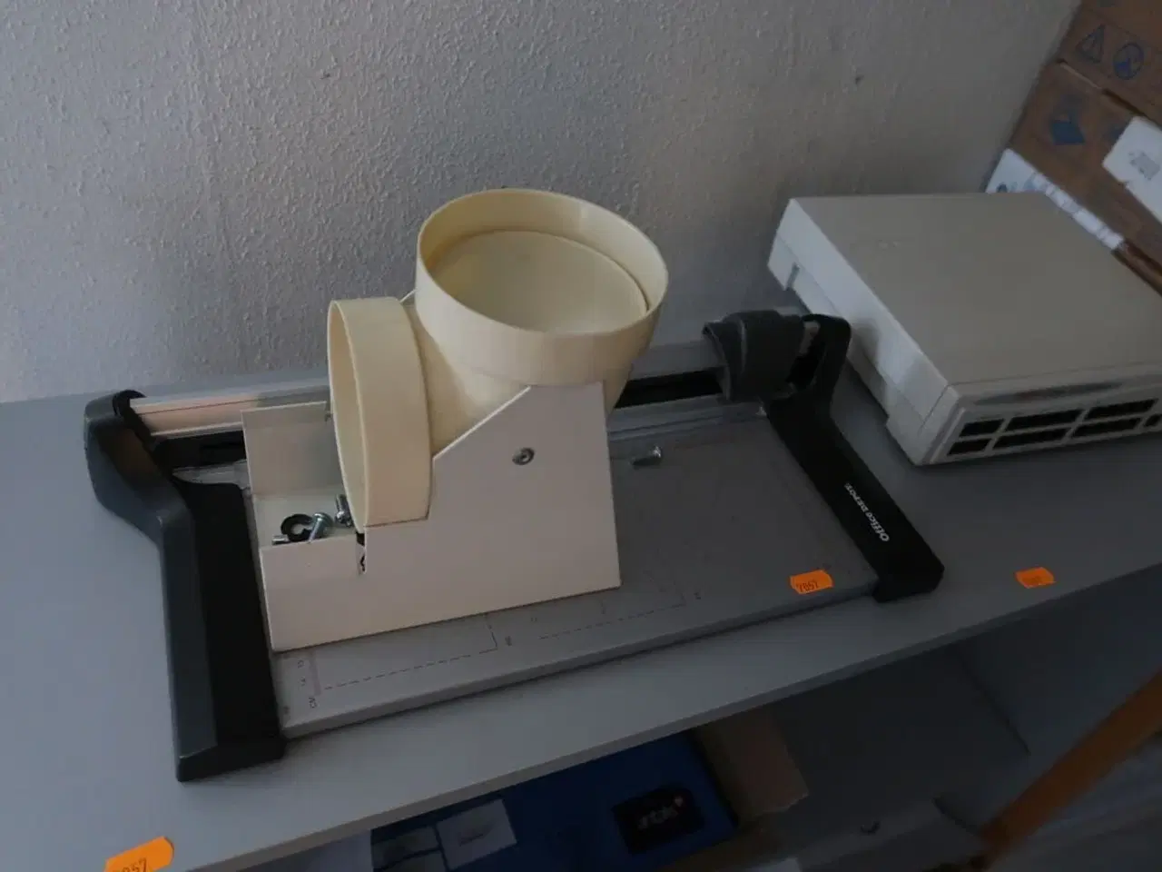 Billede 4 - Computerskærm, printere, skæremaskine, reoler, kontorartikler m.m.