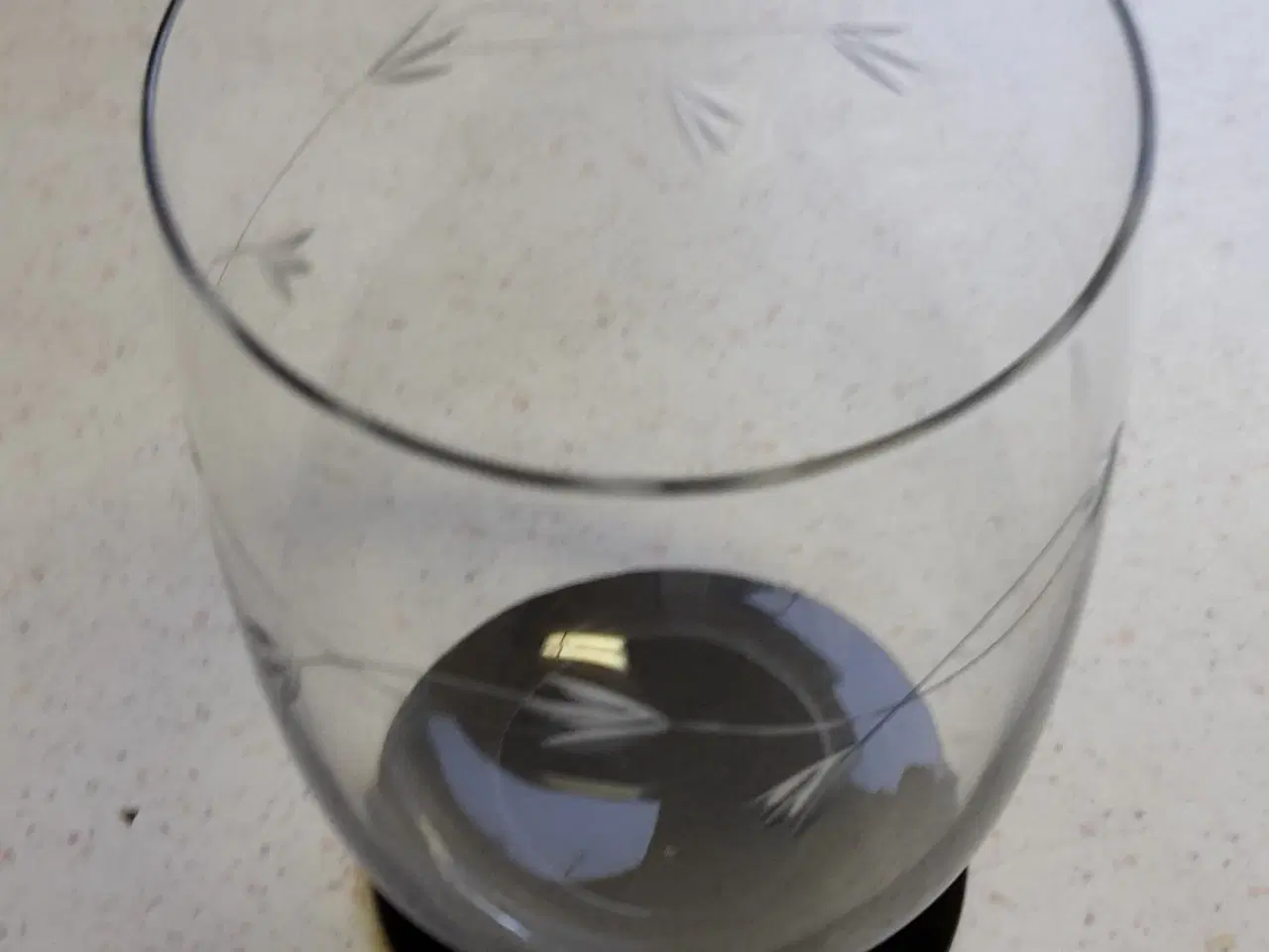 Billede 4 - 2 gamle glas på sort fod