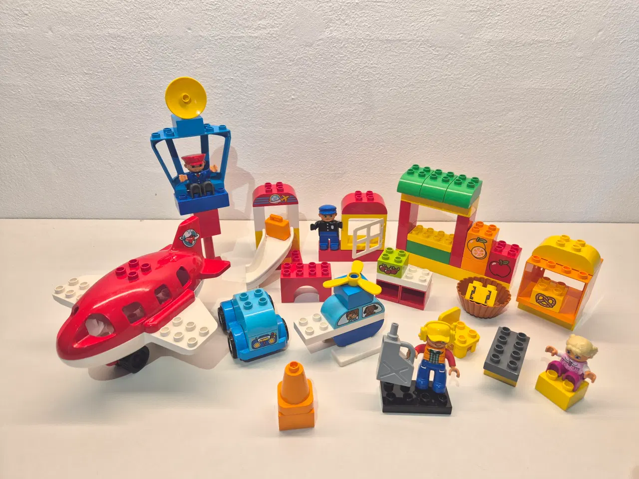 Billede 1 - Duplo Lufthavn, Fly, Mennesker samt forskellige fi