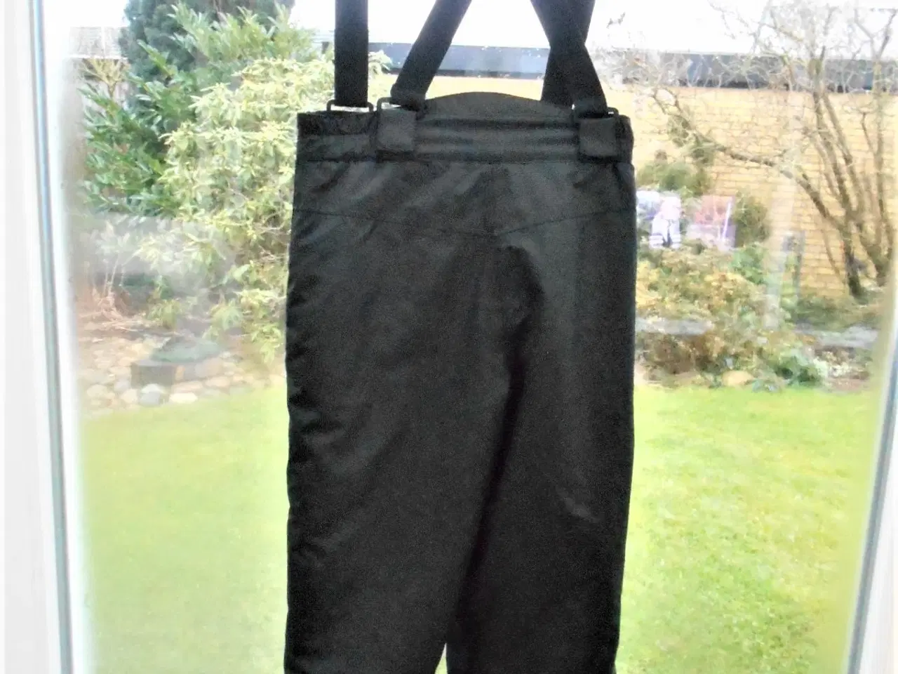 Billede 2 - Skibukser str 10 år