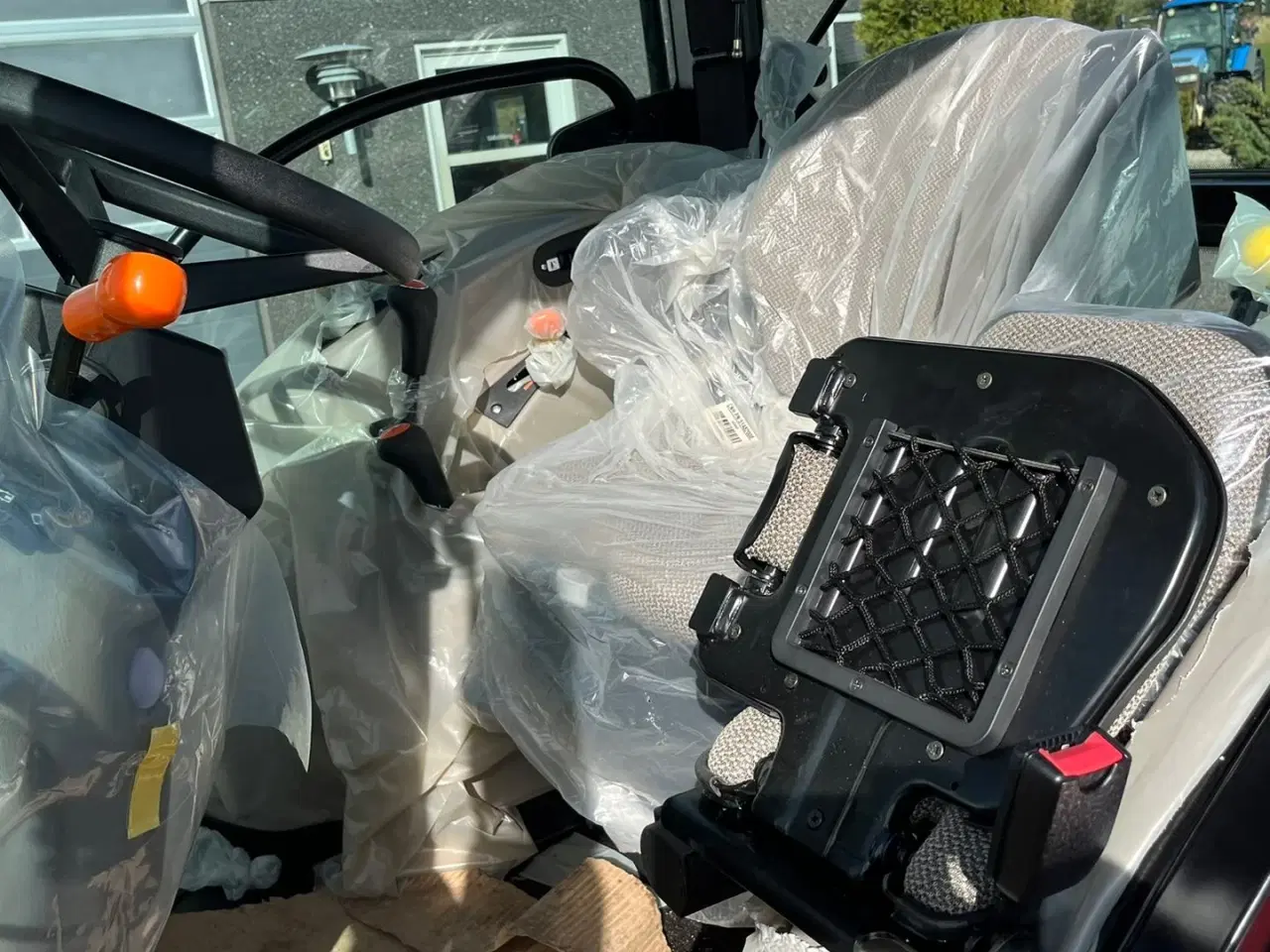 Billede 13 - Case IH Farmall 75 A Med Quicke frontlæsser med Euroskifte, 3die funktion og dæmper, samt og brede hjul.