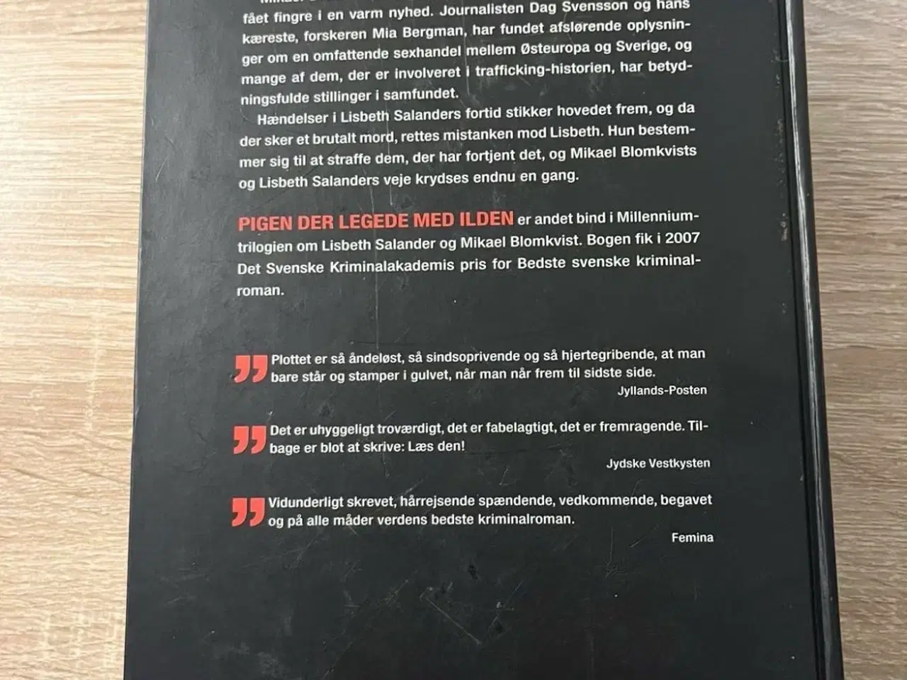 Billede 2 - Pigen der legede med ilden