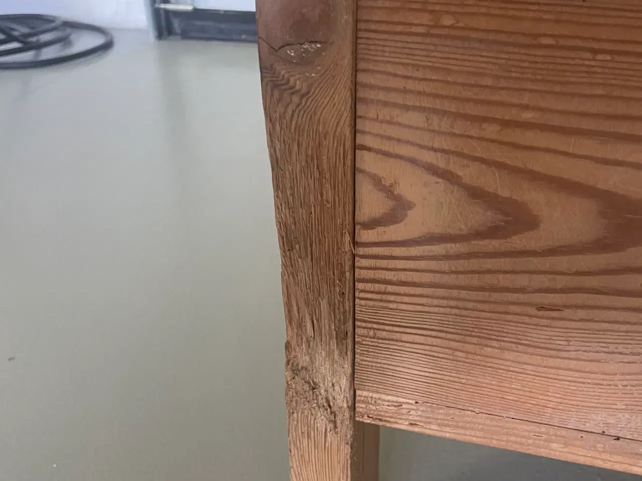 Billede 3 - Afsyret Bænk.