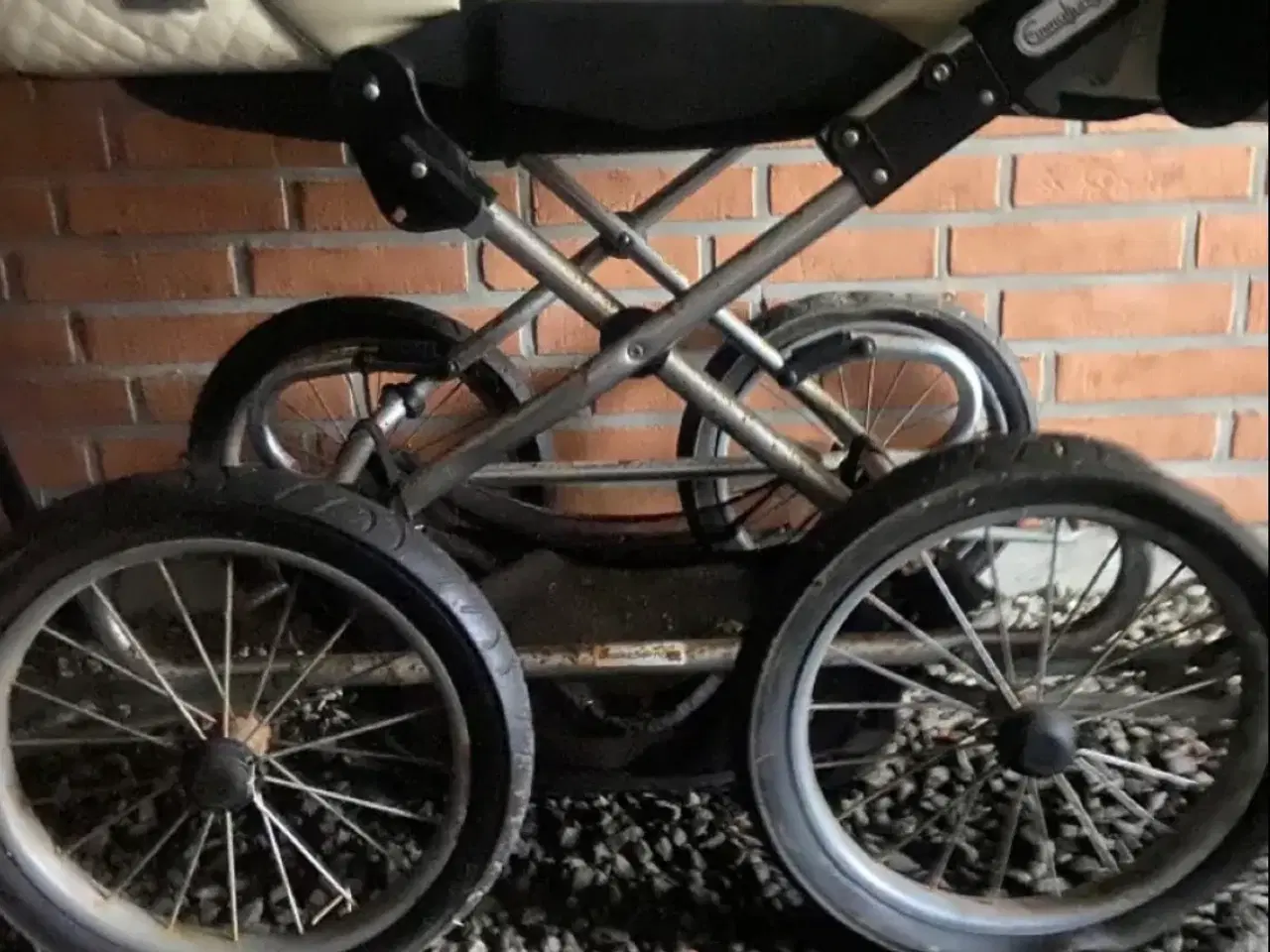 Billede 10 - Emmaljunga barnevogn trænger til en kærlig hånd 