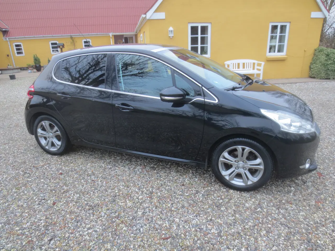 Billede 4 - Meget fin Peugeot 208 1.2 i År 2015.
