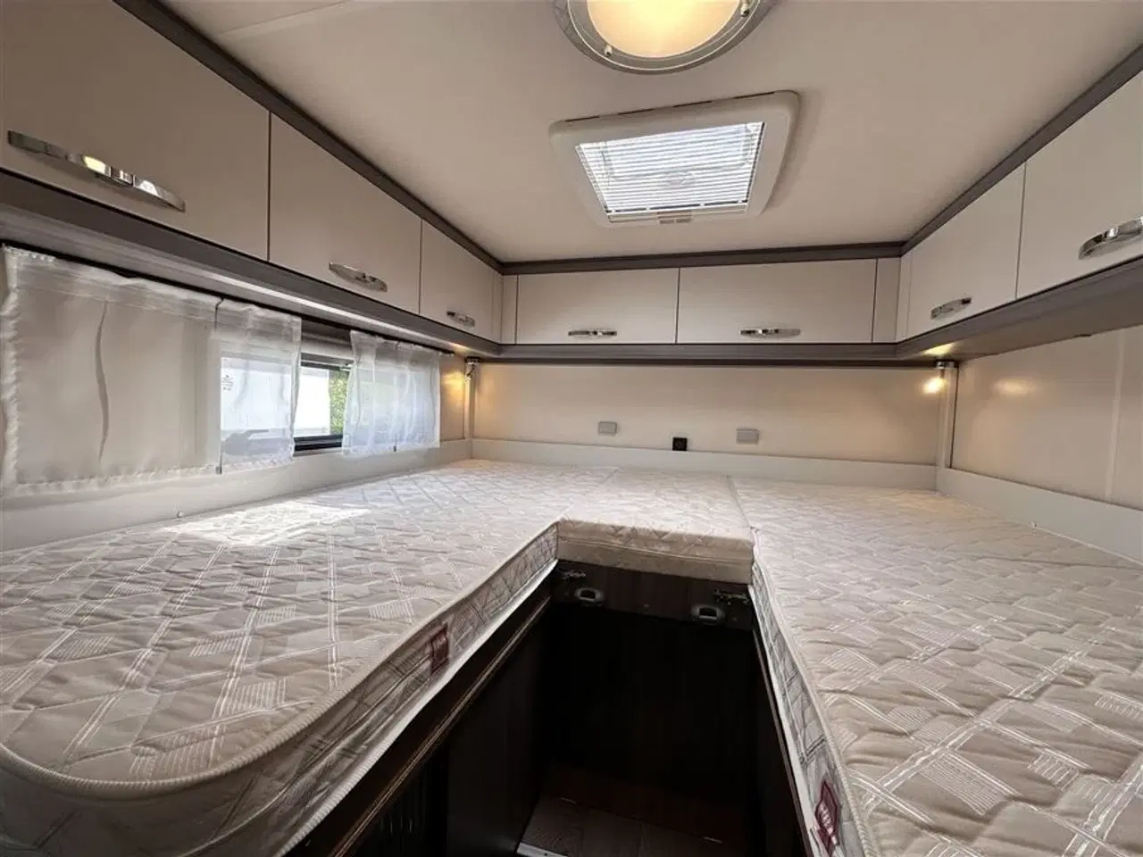 Billede 6 - 2022 - Hobby Ontour Edition V65 GE   Super velholdt enkeltsenges camper