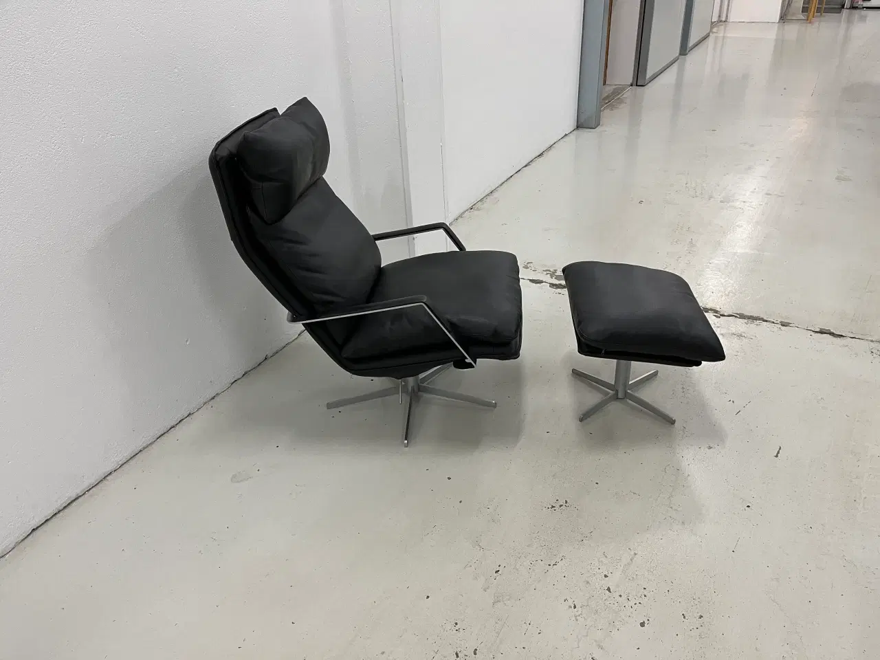 Billede 3 - Søren Lund SL330 hvilestol m/skammel i sort solid.