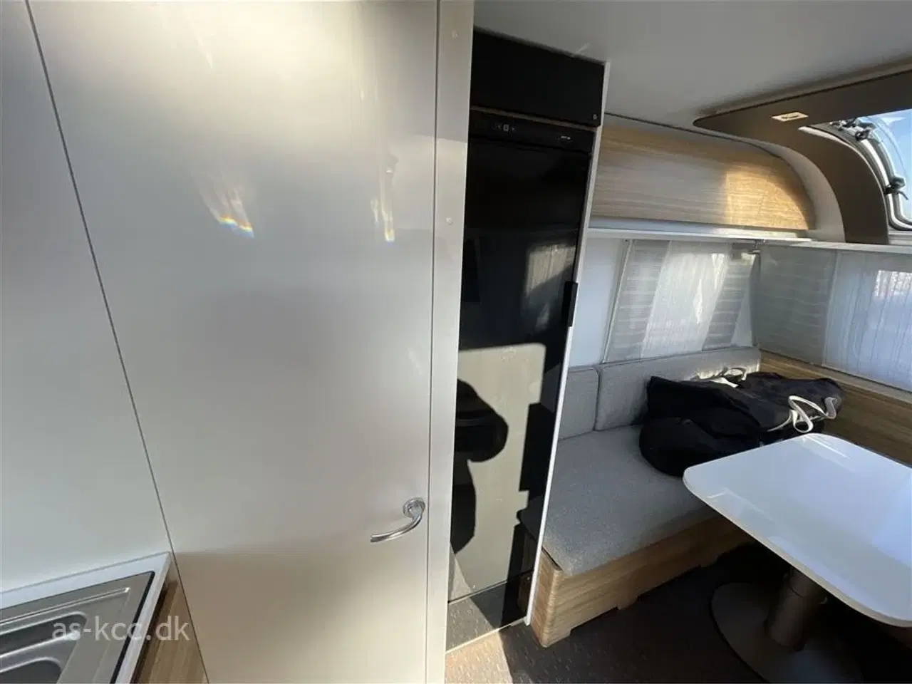 Billede 6 - 2019 - Adria Altea 362 LH 4 Four   Adria Altea LH 4 Four årg. 2019 3 sovepladser, 6 siddepladser Mover, Cykelstativ, Solsejl med sider, Isabella Capri 2,5 m fortelt.SÆLGES FOR KUNDE