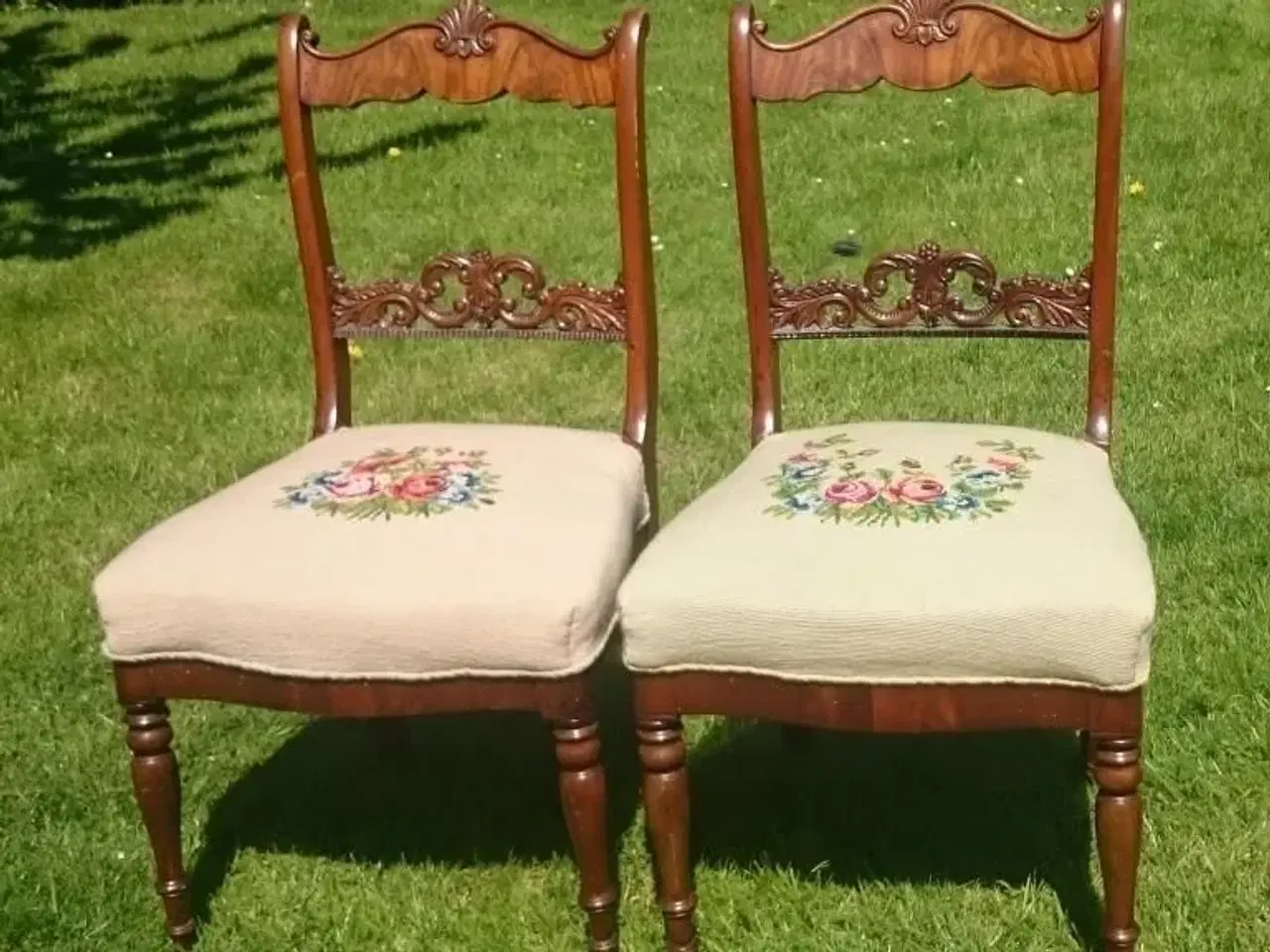 Billede 7 - 2 gamle stole med broderede sæder
