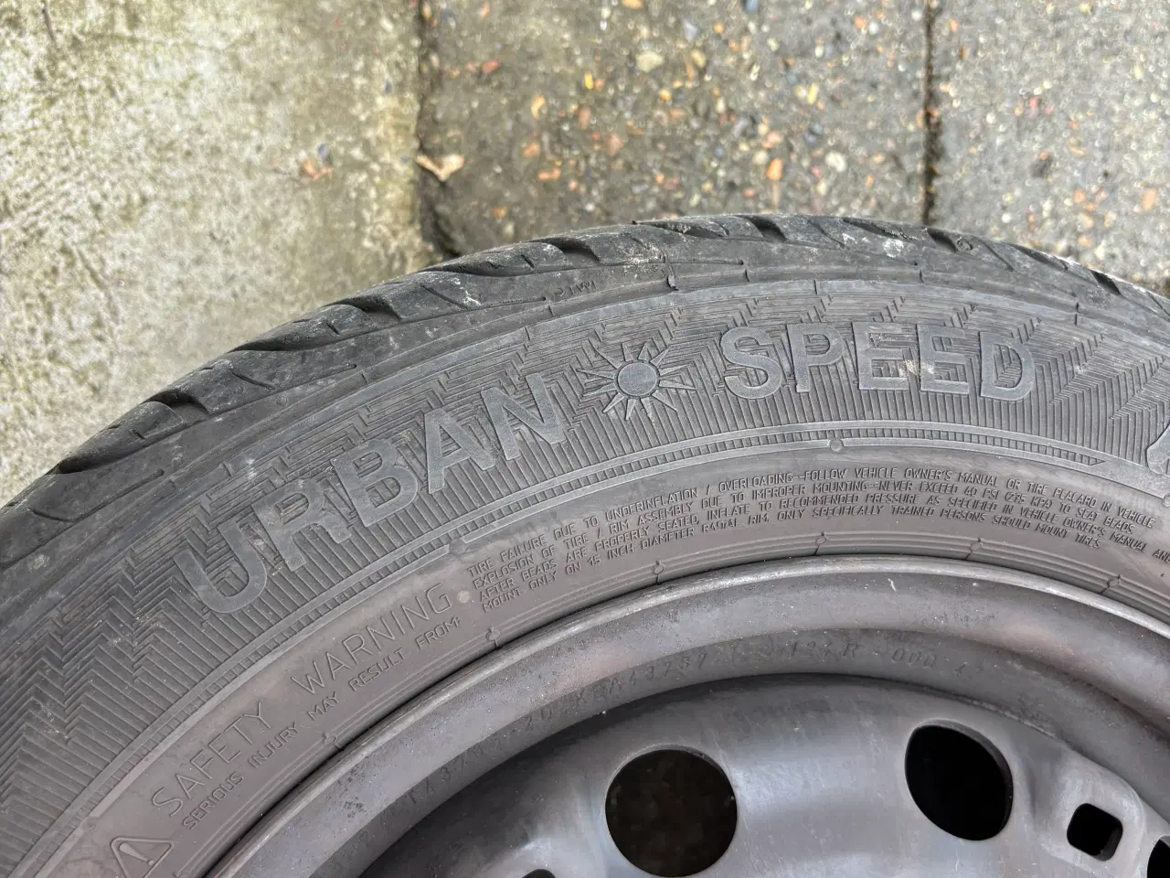 Billede 2 - Sommerdæk på fælg passer til Skoda fabia