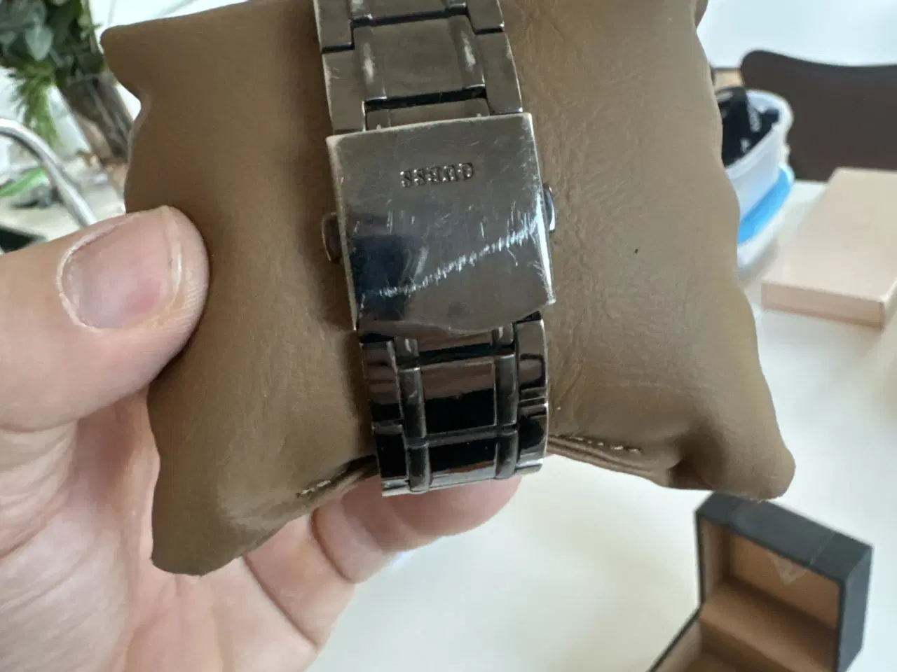 Billede 4 - Guess armbåndsur i mørkt stål