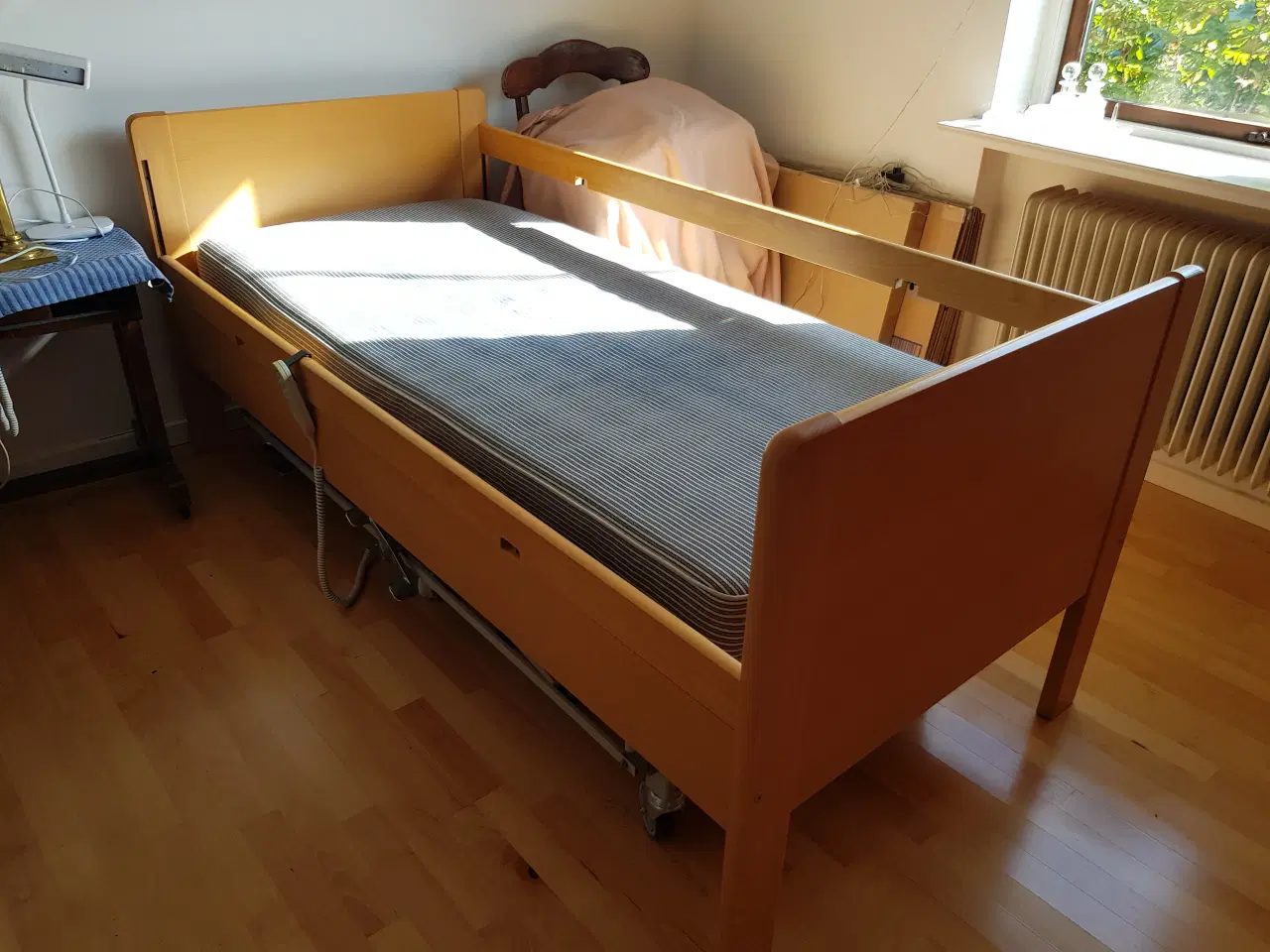 Billede 1 - Hospitalsseng